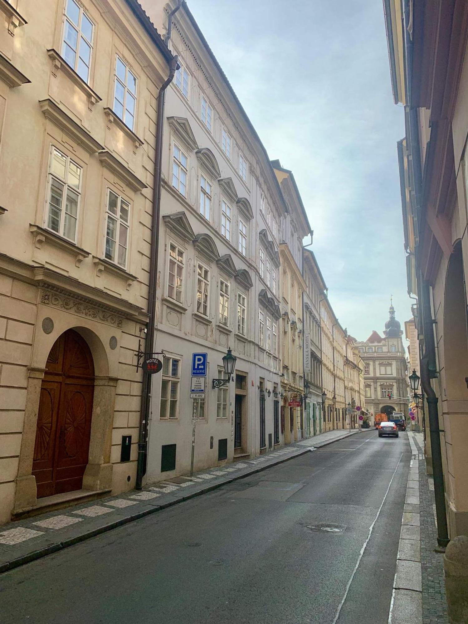 Adam's - Great Price & Location * Prag